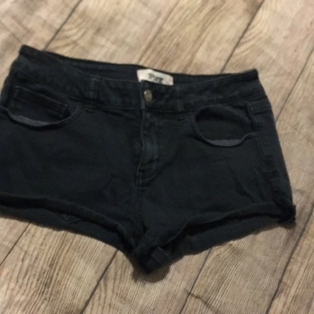 ❤️Pink black shorts great for summer!!❤️